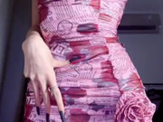 cô gái có bộ ngực hoàn hảo